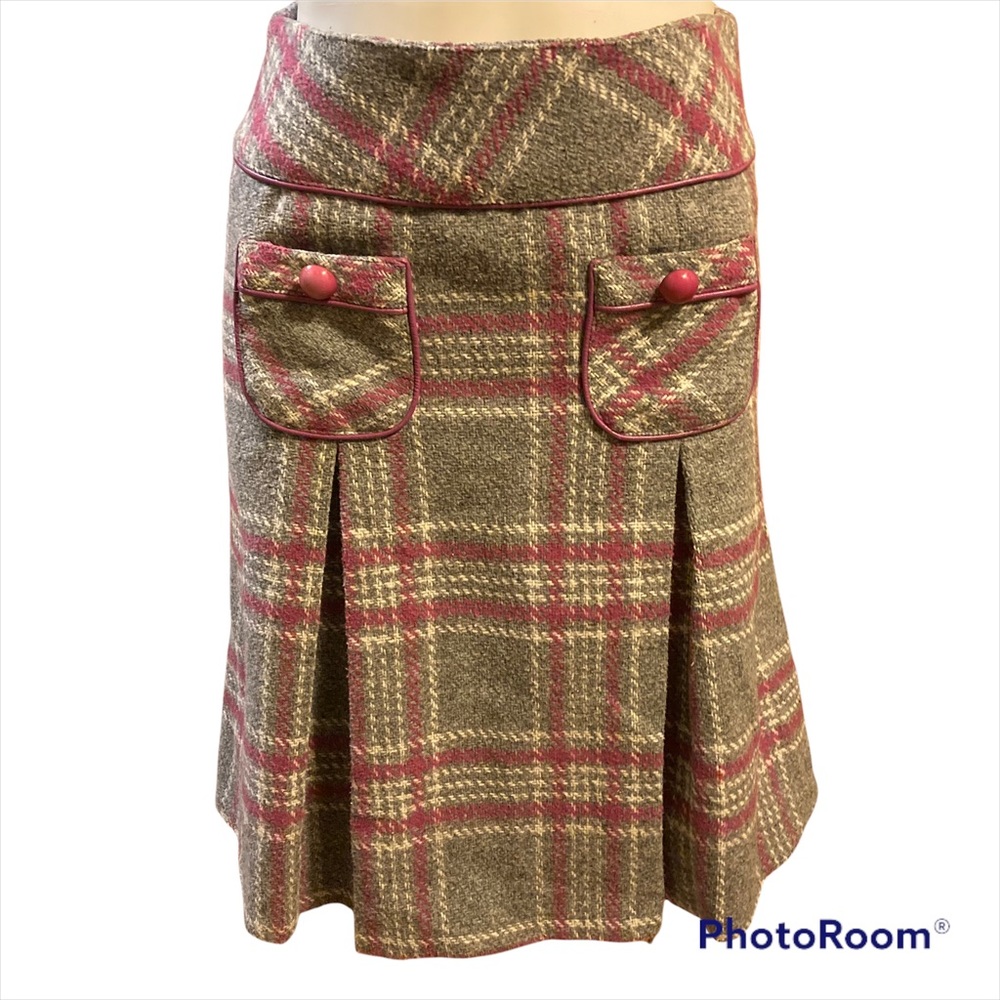 Retro style gray and pink plaid skirt